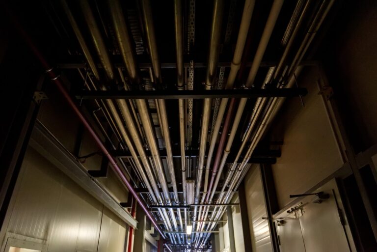 Jak rozwiązać problem z nadmiernym hałasem w instalacji hydraulicznej?