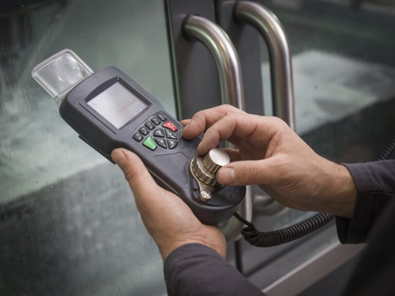 Jak rozwiązać awarię w elektronicznym systemie kontroli dostępu?