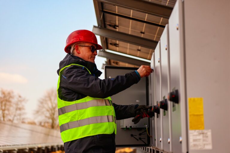 Jak naprawić usterkę w systemie zarządzania energią w mikrosieci?