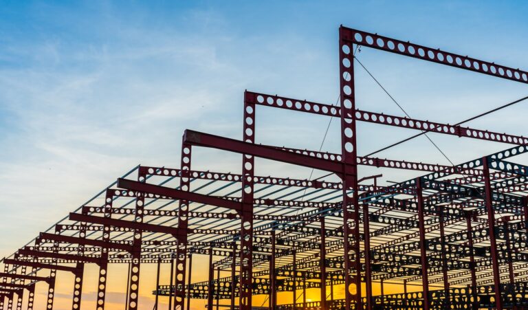 Jak wybrać odpowiednie instalacje stalowe dla Twojego projektu