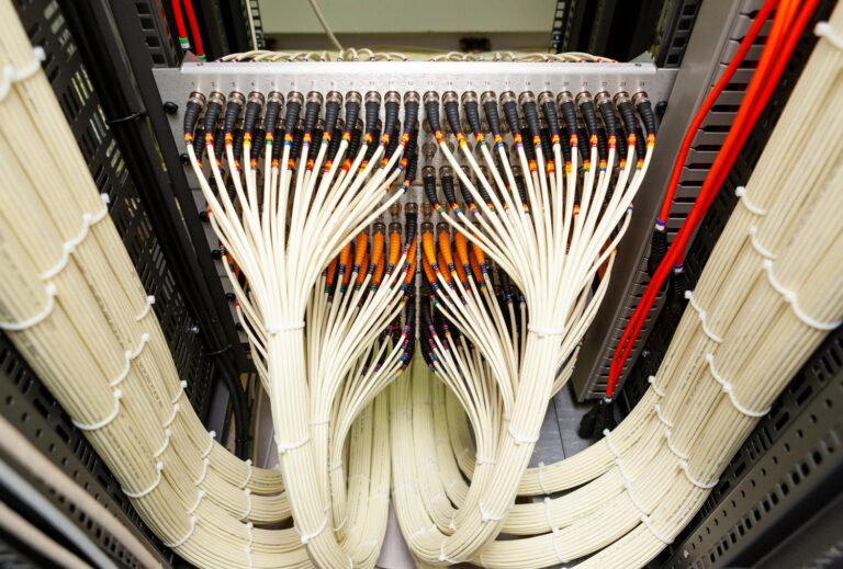 Nowoczesne rozwiązania kablowe dla instalacji elektrycznych i hydraulicznych