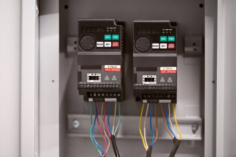 Problem z synchronizacją falowników w systemie off-grid
