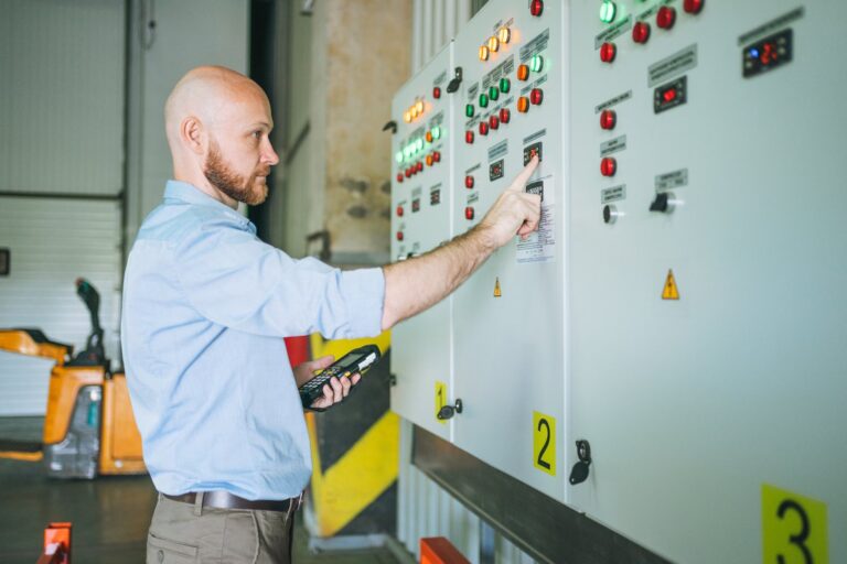 Jak naprawić usterkę w systemie zarządzania mocą w mikroinstalacji