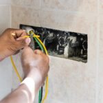 Jak wymienić gniazdko elektryczne? Instrukcja dla początkujących