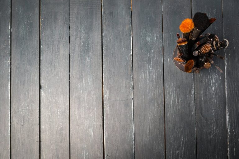 Jak naprawić skrzypiącą podłogę?