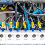 Jak wybrać odpowiednie wkładki bezpiecznikowe dla instalacji elektrycznej