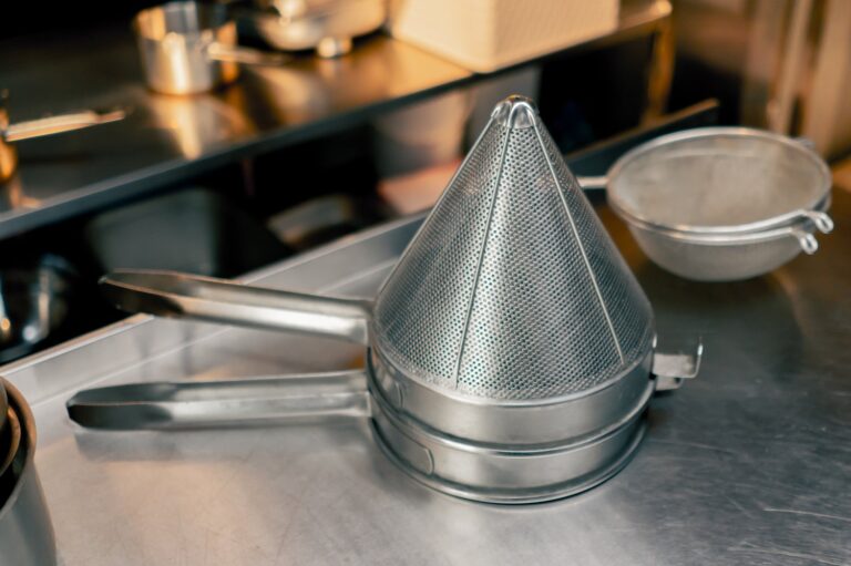 Jak wymienić filtr do okapu kuchennego?