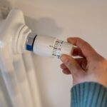 Dlaczego automatyczny odpowietrznik w grzejniku ciągle wypuszcza wodę?