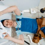 Jak naprawić problem z przeciekającym syfonen pod wanną?