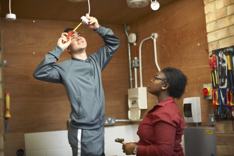 Jak prawidłowo testować czujniki przeciwpożarowe za pomocą gazów testowych