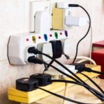 Jak wybrać odpowiedni bezpiecznik przepięciowy dla instalacji elektrycznej