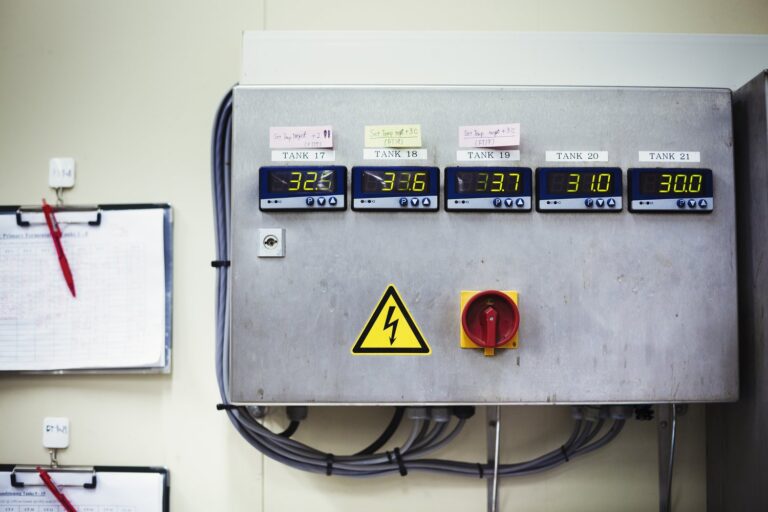 Dlaczego lampka kontrolna w bojlerze miga na czerwono?