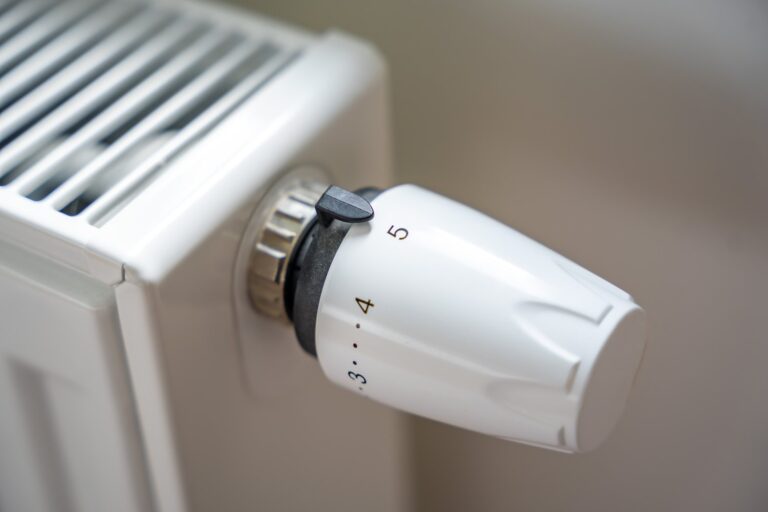 Dlaczego zawór termostatyczny w grzejniku nie reguluje temperatury?