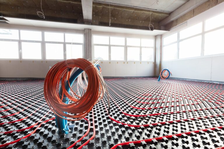 Jak wybrać odpowiednią folię pod ogrzewanie podłogowe dla swojego projektu