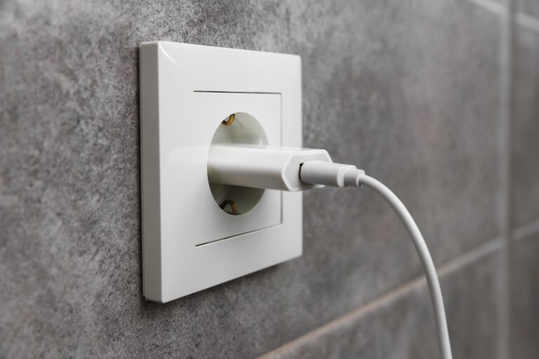 Dlaczego gniazdo elektryczne w łazience przestało działać?