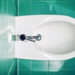 Jak naprawić przeciekający syfon pod bidetem?