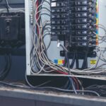 Jak wybrać odpowiednią aparaturę elektryczną do instalacji domowej